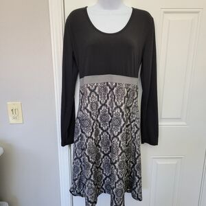 PRANA Kaley Long Sleeve Active Dress In Black And Gray Damask Print Size Medium